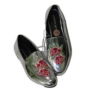 Madden Girl Women Size 7.5 Silver Reflective Rose Embroider Flower Flats Slip On